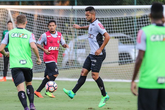 Roger Machado comanda penúltimo treino antes do jogo contra o Sport