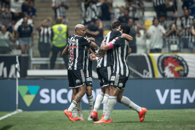 Hulk brilha e Galo vence o Grêmio no Brasileirão Clube Atlético Mineiro