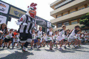 Corrida do Galo agita a manhã de domingo em Belo Horizonte