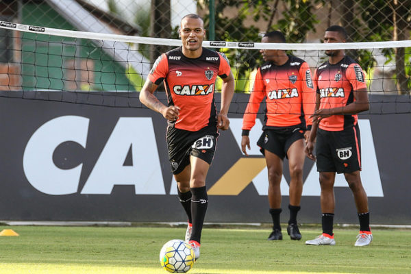 Patric marcou o gol da vitória por 2 a 1 sobre o Fluminense, no Maracanã, pelo returno do Brasileirão 2015.