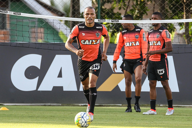 Patric marcou o gol da vitória por 2 a 1 sobre o Fluminense, no Maracanã, pelo returno do Brasileirão 2015.