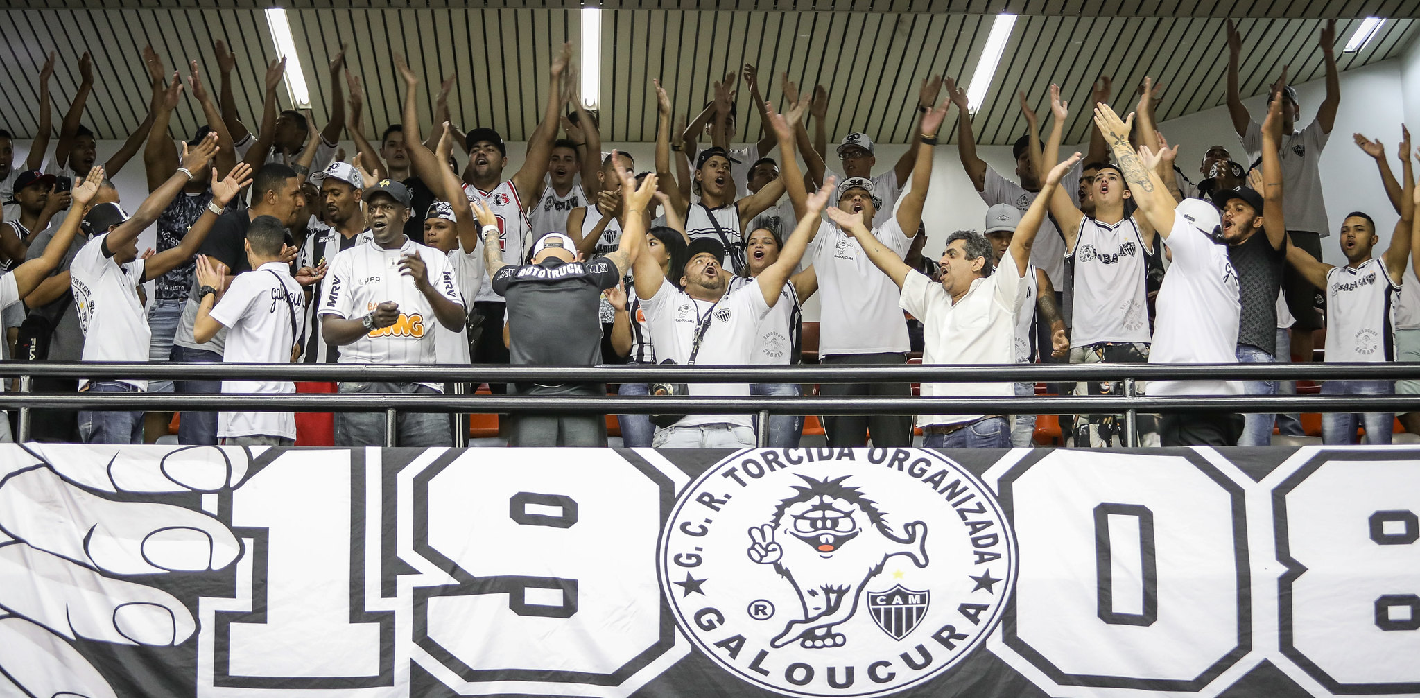 Torcedores lotaram as galerias do Plenário Amynthas de Barros, na votação em 1º turno do Pl da Arena MRV.