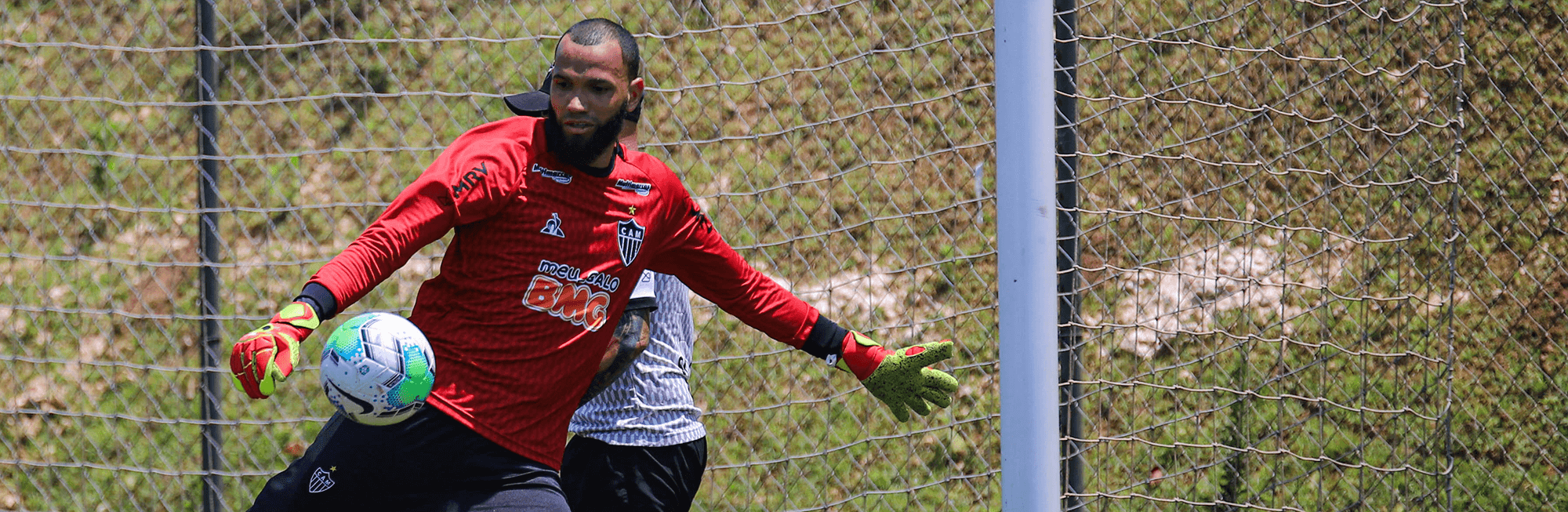 Quinta-feira de calor e treino intenso na Cidade do Galo - Clube ...