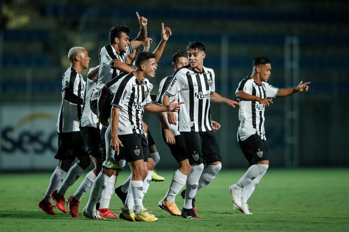 Corinthians bate Atlético-PR e é campeão do Brasileiro Sub-20 
