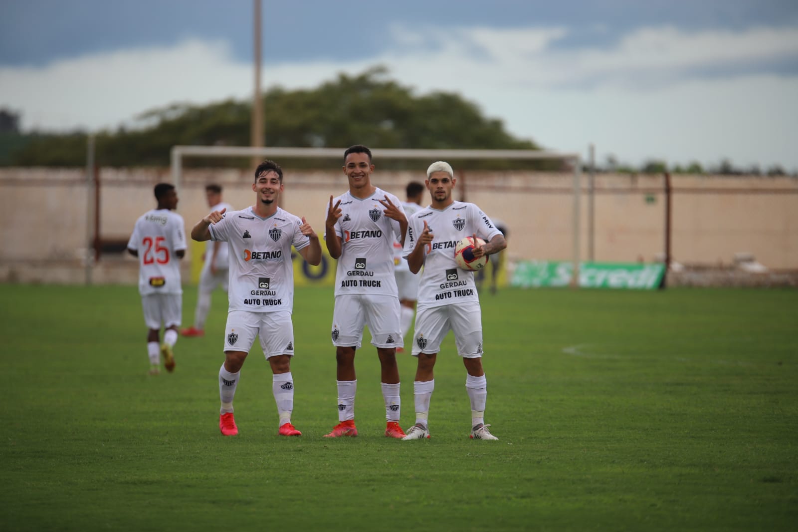 Atlético-MG vence Mixto de virada e encaminha classificação na Copinha -  07/01/2023 - UOL Esporte