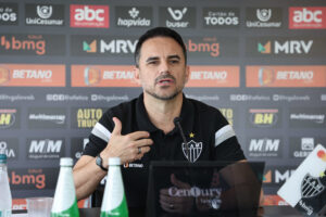 Rodrigo Caetano concede entrevista coletiva