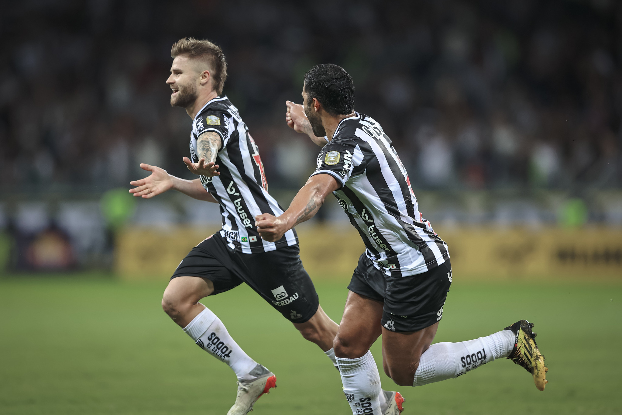 São Paulo vence o Corinthians pelo Campeonato Paulista Feminino e encosta  na liderança