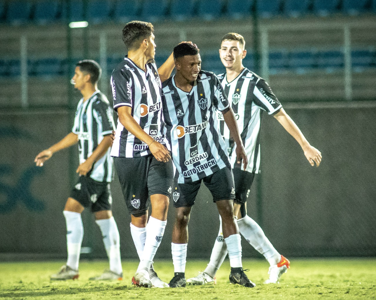 Atlético TC bate o Santarritense Bela Vista e conquista primeira vitória na  Segundona, sul de minas