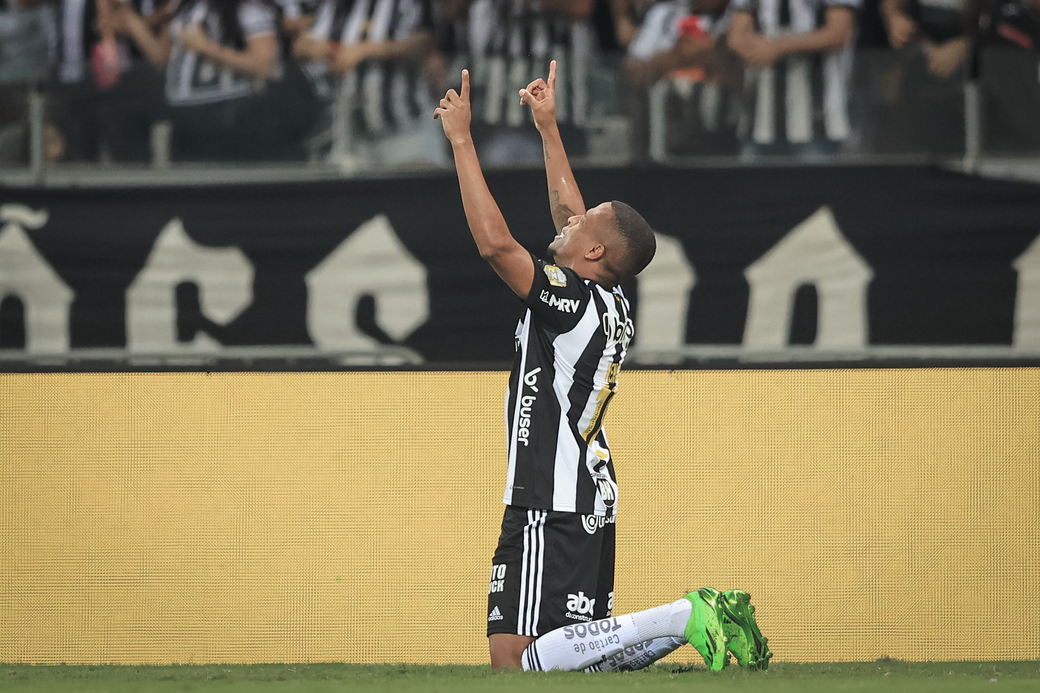 Corinthians sai na frente, mas cede empate do Atlético-MG