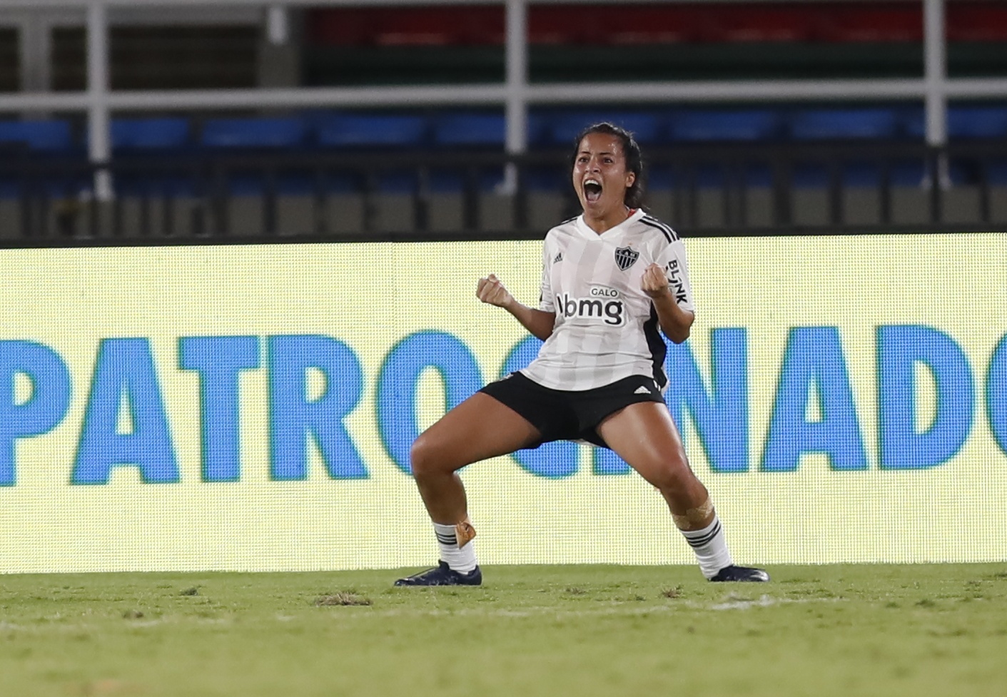 Katielle comemora gol marcado por ela no duelo. Foto: Divulgação/Copa Ìdolas