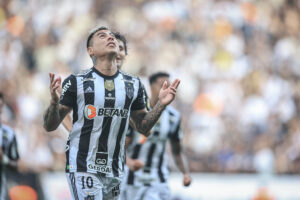Vargas alcança 4º lugar na lista de goleadores estrangeiros