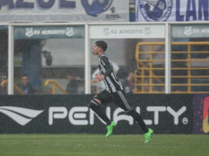 Galinho vence a 3ª seguida e garante 1º lugar na Copinha