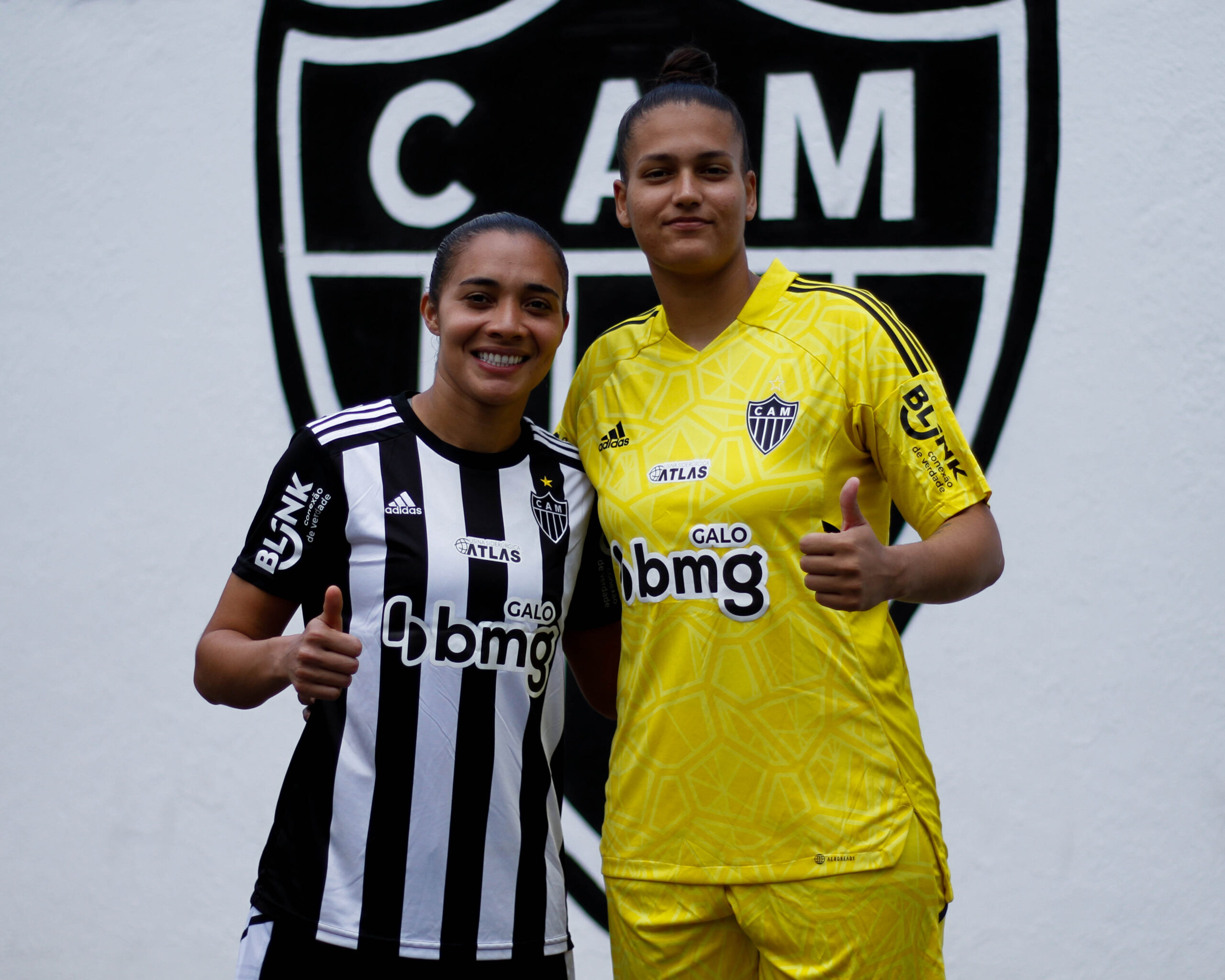 Neném (E) e Taluane (D) são as mais novas Vingadoras do elenco. Foto: Fabio Pinel/Atlético