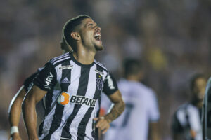 Galo vence o Ipatinga e segue 100% no Mineiro