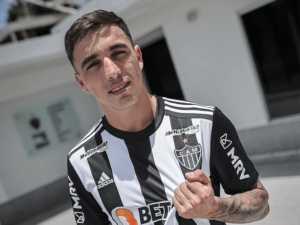 Renzo Saravia é o novo lateral do Galo