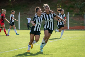 Vingadoras vencem o Athletico-PR