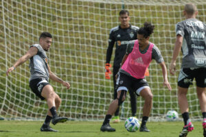 Galo treina após goleada em Cuiabá