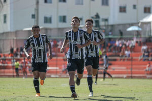 Sub-15 e sub-17 vencem o Coimbra pelo Mineiro