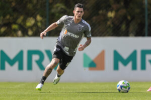 Galo faz último treino antes da viagem a Porto Alegre