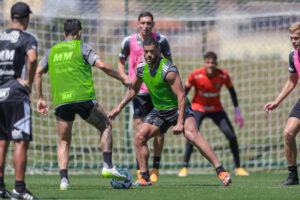 Galo faz primeiro treino visando ao jogo contra o Santos