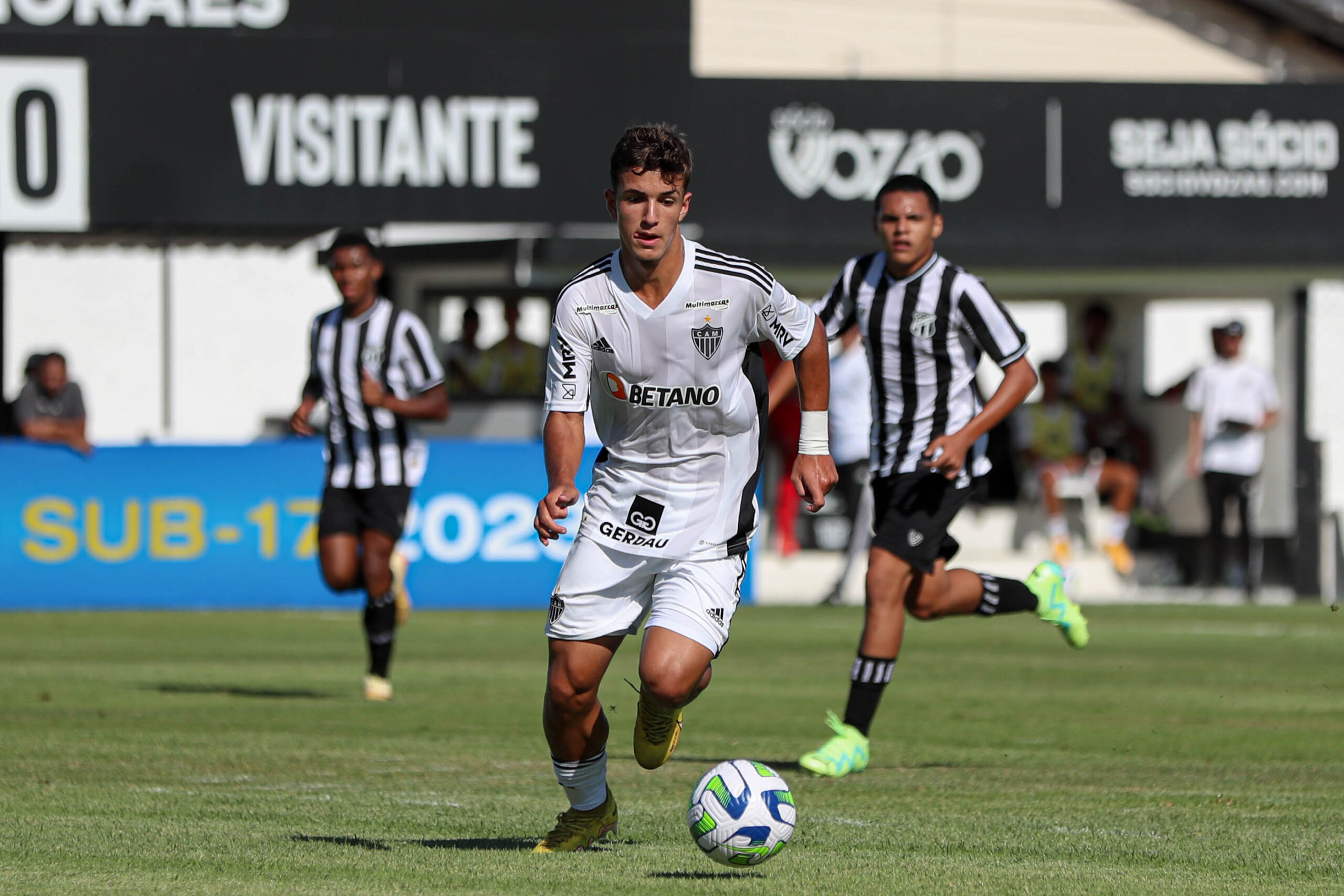 Corinthians empata com Atlético-MG e permanece próximo da zona de