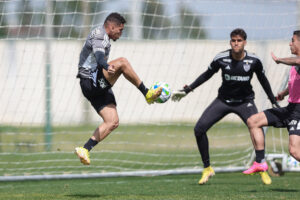 Em Curitiba, Galo encerra preparação para encarar o Athletico-PR