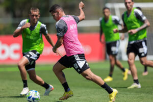 Com Paulinho, Galo treina nesta terça-feira para pegar o Botafogo