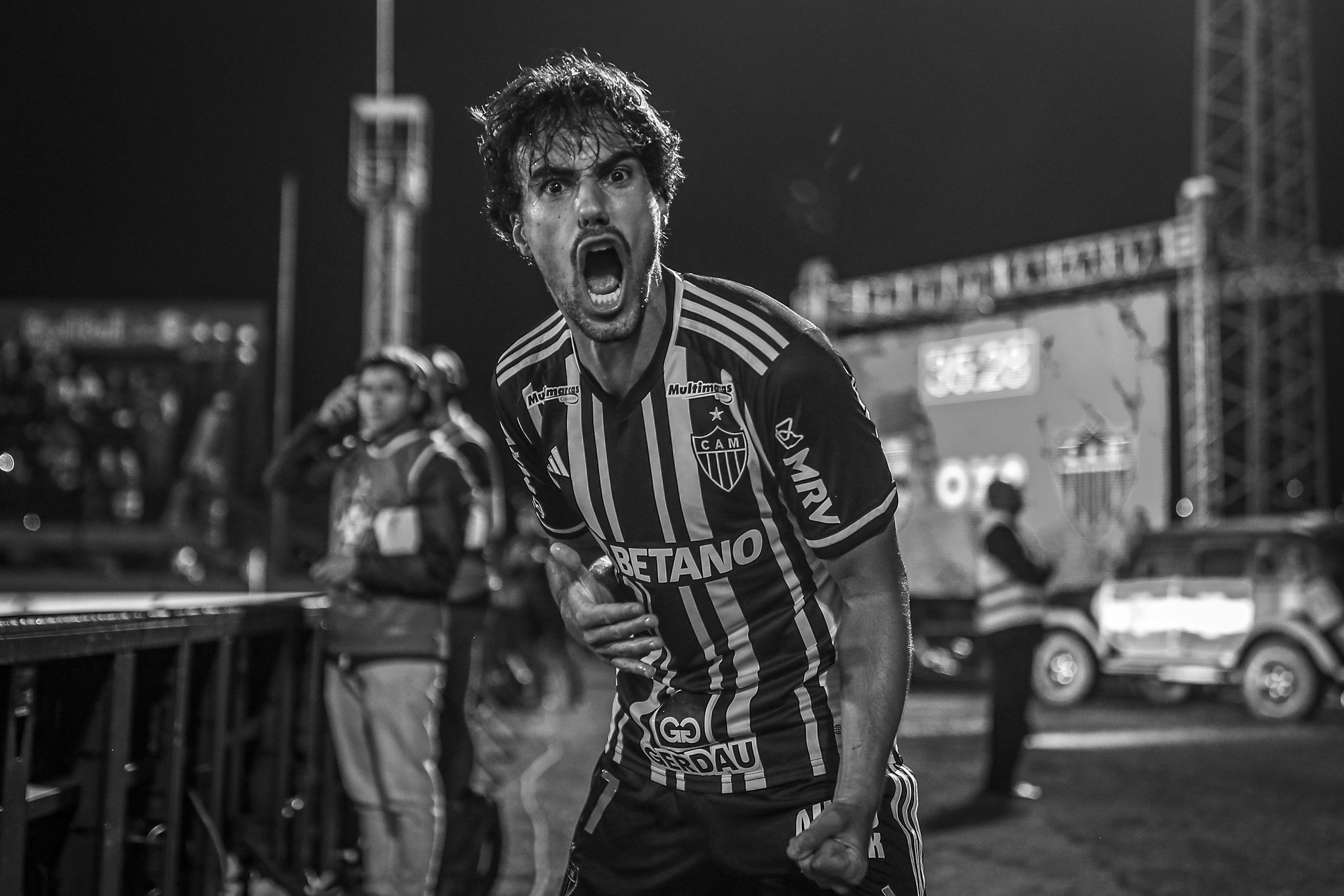 Igor Gomes of Atletico Mineiro controls the ball during a match News  Photo - Getty Images