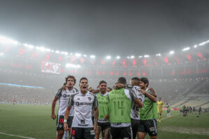 Jogadores exaltam vitória grandiosa no Maracanã