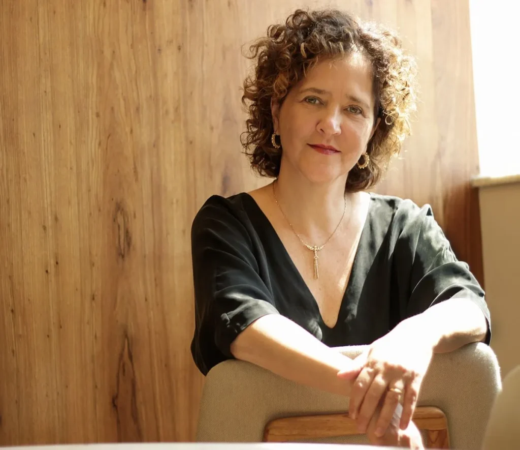 Carla Madeira, uma das maiores autoras de ficção do Brasil, revela seu amor ao Galo