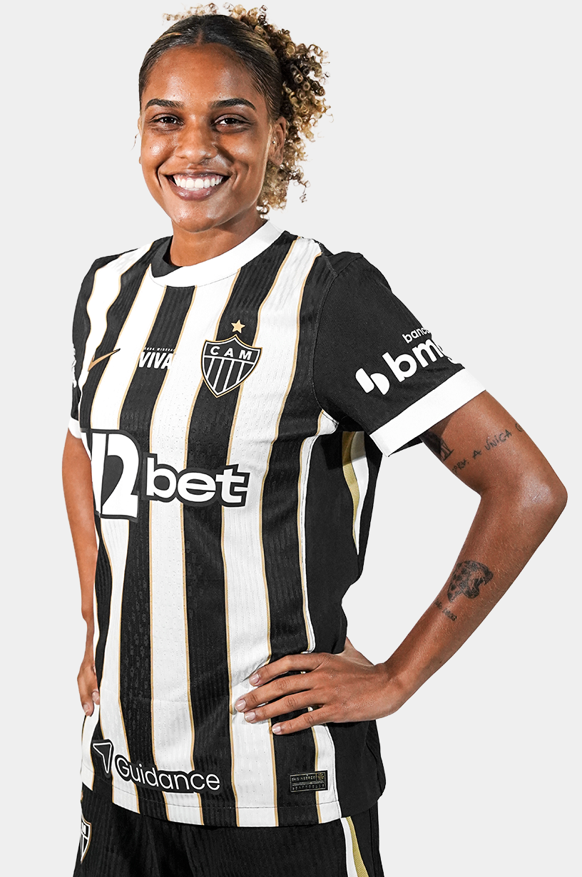 Foto meio-campista Larissa Nunes