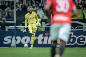 Everson entra no Top-3 do Galo na Libertadores