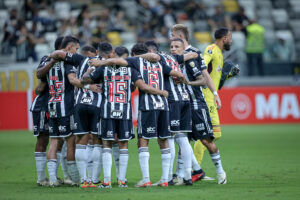Jogadores do Galo reunidos antes da partida diante do Caracas, na Libertadores, pela Arena MRV