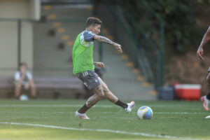 Bernard em treino do Galo