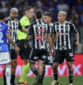 Raphael Claus - Cruzeiro 0x0 Galo no Brasileiro de 2024