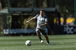 Bernard em treino do Galo