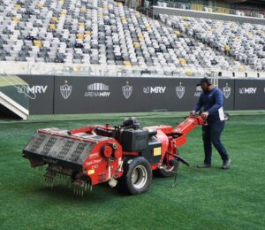 Tratamento do gramado da Arena MRV