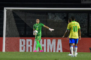 Goleiro Robert participa de vitória da Seleção Sub-20