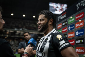 Hulk comemora classificação do Galo na Copa do Brasil