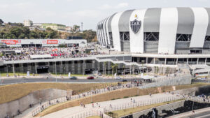 Matriarca do Galo: Alice Neves batiza rua na Arena MRV