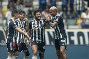 Hulk brilha e Galo vence o Grêmio no Brasileirão