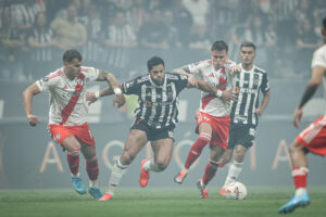 Hulk atinge 10 assistências pelo Galo na Libertadores