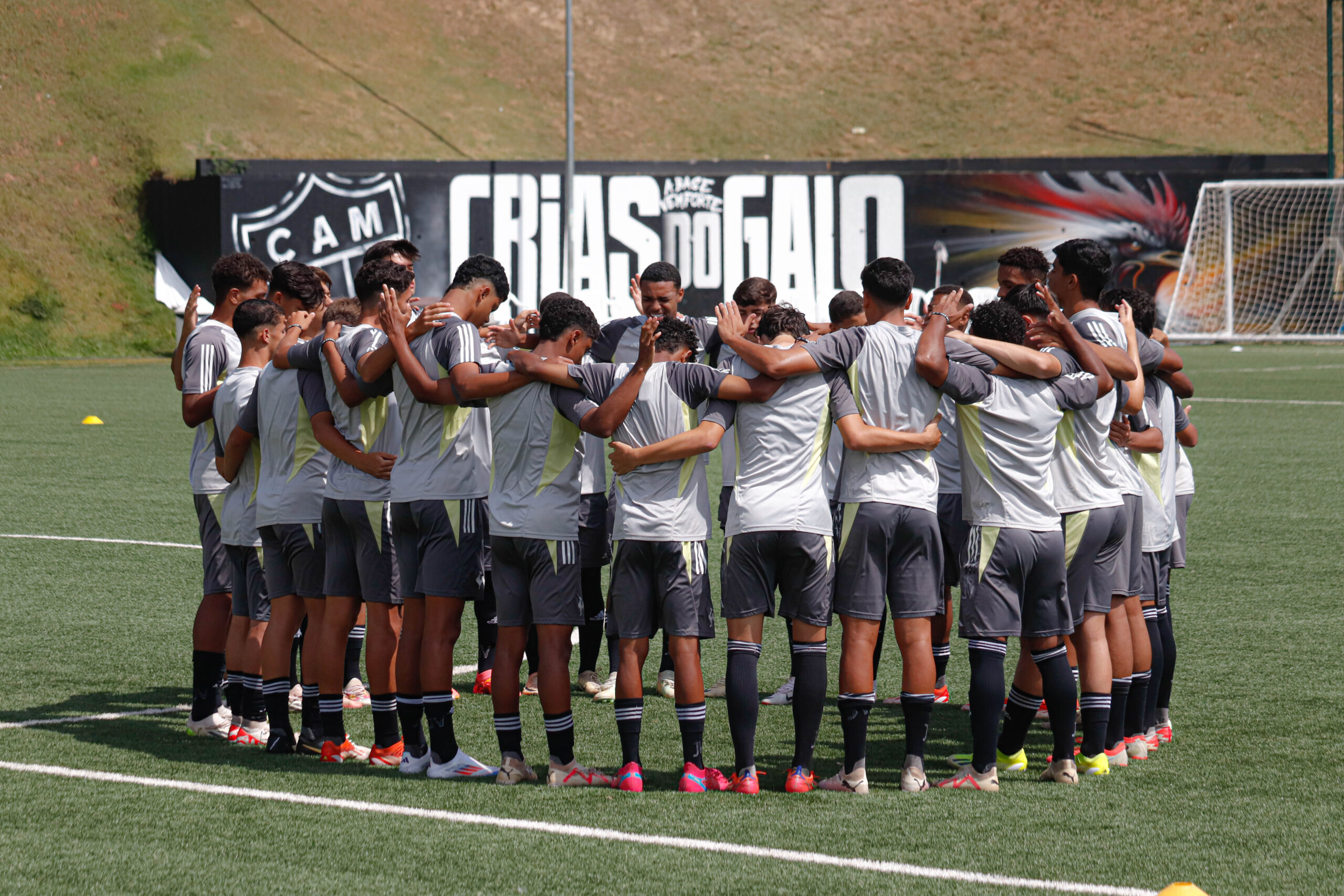 Em busca dos títulos, Crias do Galo iniciam neste sábado (19) a participação no Octagonal Final dos Estaduais Sub-15 e Sub-17. Foto: Fabio Pinel/Atlético