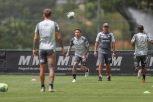 Matías Zaracho e Bernard são liberados pelo DM