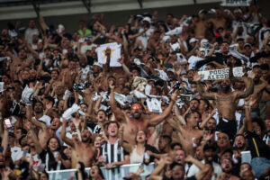 Massa do Galo em peso no Maracanã e Arena MRV