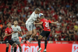 Atlético perde em Curitiba pelo Brasileirão