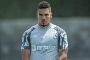 DM do Galo: Paulinho realiza cirurgia na perna direita