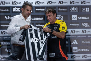 Cuca é apresentado no Galo: “Me sinto à vontade aqui”