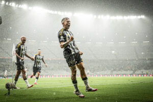 Bernard faz 1º gol na volta ao Galo: “Amo o clube”