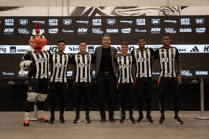 Galo faz apresentação oficial dos cinco reforços